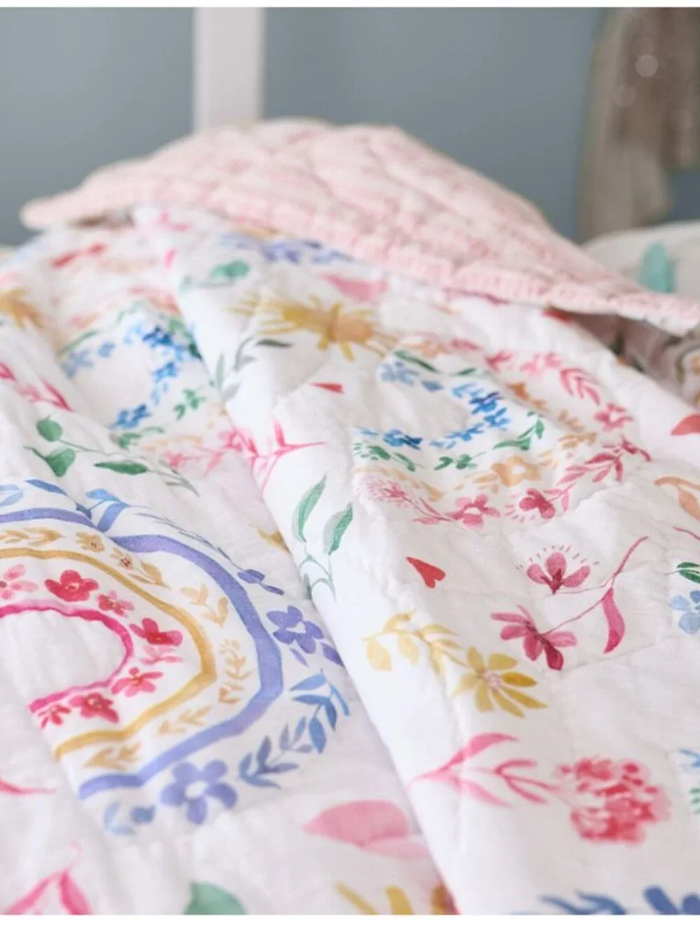 Pottery Barn Kids Heritage Rainbows wholecloth Quit Queen Size Comforter